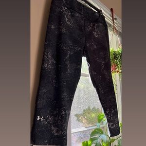 UnderArmour Grey & Black Leggings Size Lg